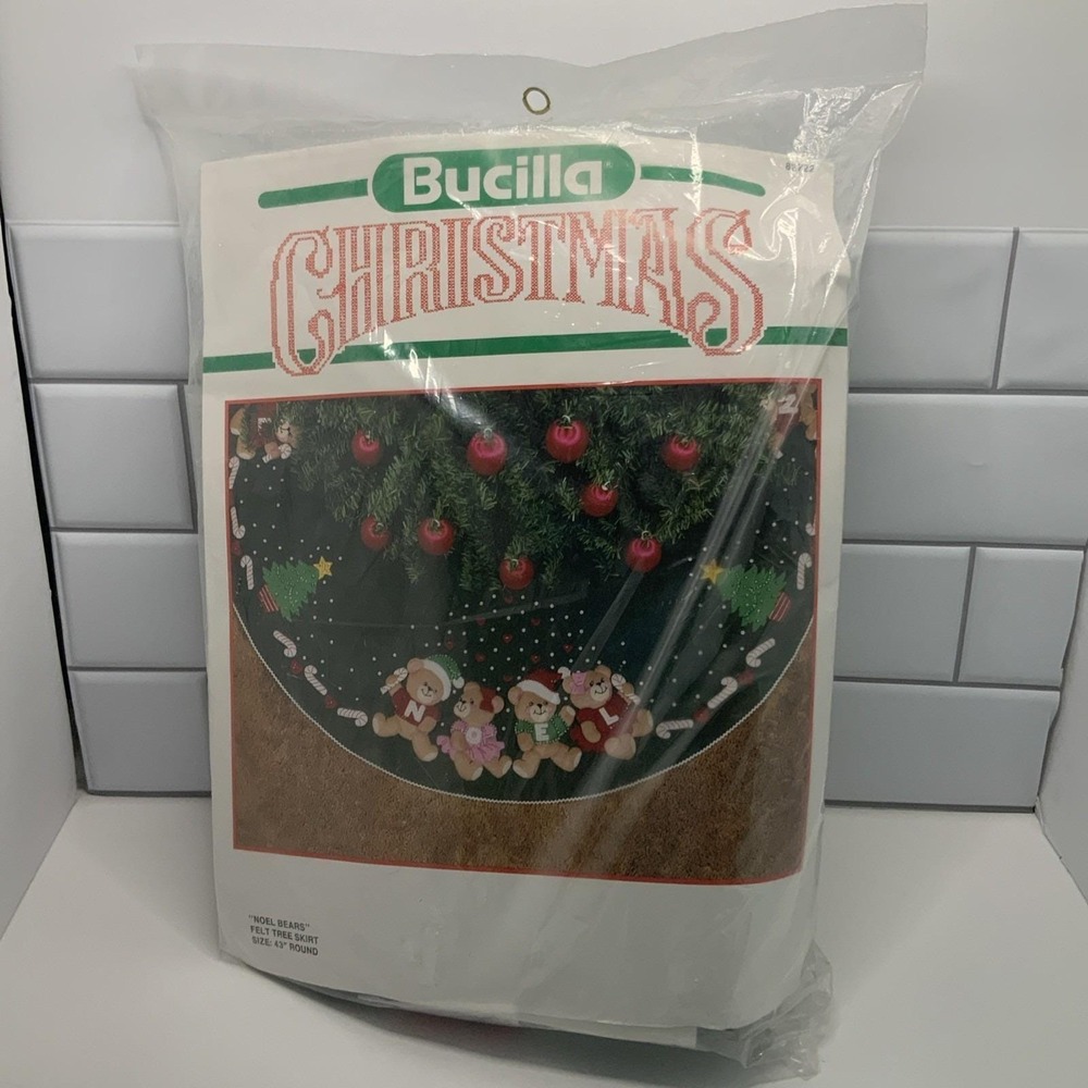 Vintage Bucilla Noel Bears Felt Christmas Tree Skirt Kit 82722 43 Inch Round NEW